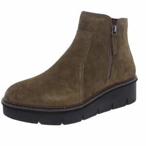 Clarks Airabell Zip Dark Olive Suede Ankle Boots NWOB Size 9.5